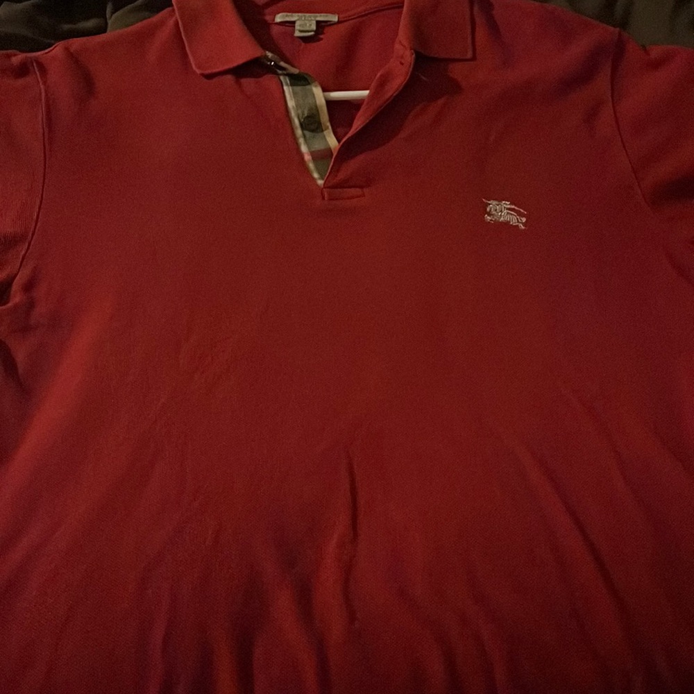 Authentic burberry Mens collar shirt used in great condition no rips or stains